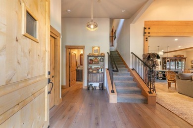 A beautiful 3-bedroom Mountain Lodge is now available at - photo 3