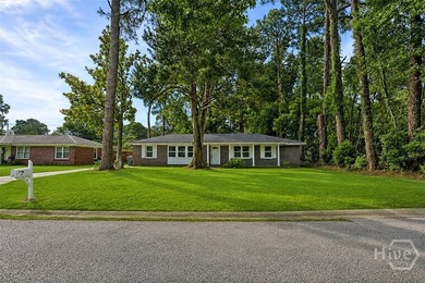 Welcome home to this beautifully updated 4-bedroom, 2-bath - photo 4