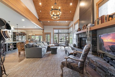 A beautiful 3-bedroom Mountain Lodge is now available at - photo 4