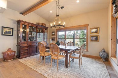 A beautiful 3-bedroom Mountain Lodge is now available at - photo 8