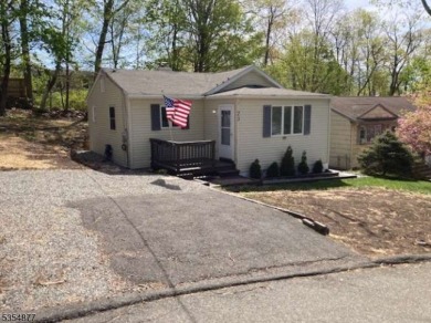 Lake Home Sale Pending in Hopatcong, New Jersey