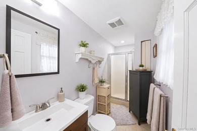 Chalet-style home built in 1986 with approx. 2,396 sq ft of - photo 11