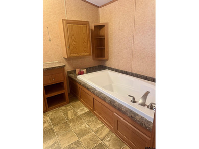 Very nice manufactured home on a beautiful lot in Thunderbird - photo 13