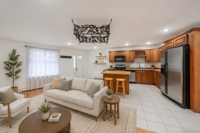 Chalet-style home built in 1986 with approx. 2,396 sq ft of - photo 18