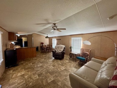 Very nice manufactured home on a beautiful lot in Thunderbird - photo 21