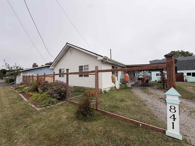 Welcome to 841 Cooper Avenue, a unique Crescent City property - photo 1