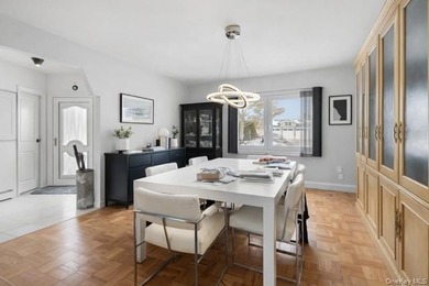 Spacious 5-Bedroom Splanch in Desirable Bay Shore. Welcome to - photo 7