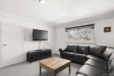 Spacious 5-Bedroom Splanch in Desirable Bay Shore. Welcome to - photo 10