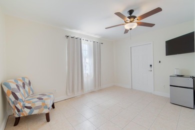 Centrally located in West Palm Beach, this spacious and - photo 18