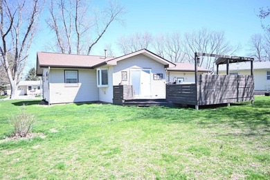 A Stupendous Sensation! This well-kept home offers a carefree - photo 2