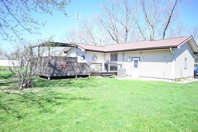 A Stupendous Sensation! This well-kept home offers a carefree - photo 3