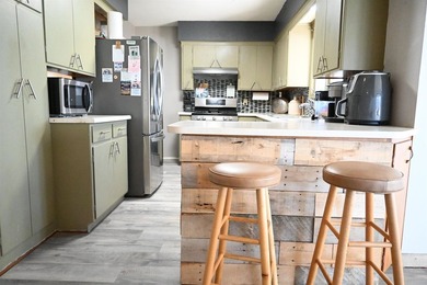 A Stupendous Sensation! This well-kept home offers a carefree - photo 5