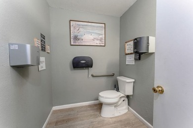 Income-producing multi-use asset featuring 24 hotel rooms, 13 - photo 32