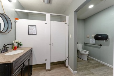 Income-producing multi-use asset featuring 24 hotel rooms, 13 - photo 33