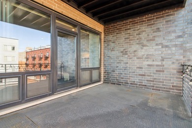 Welcome to refined urban living in this sun-drenched north/east