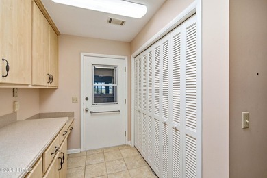 Desirable one-level condo on Lady's Island offering captivating - photo 22