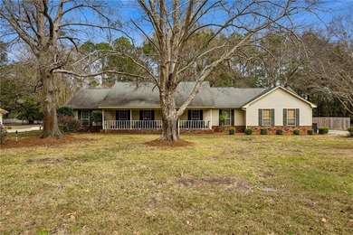 This stunning Shadowlawn Estates home boasts 4-bedroom, 2 - photo 1