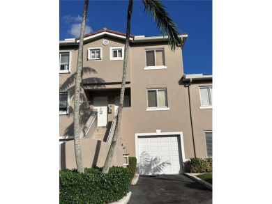 Lake Townhome/Townhouse For Sale in Weston, Florida