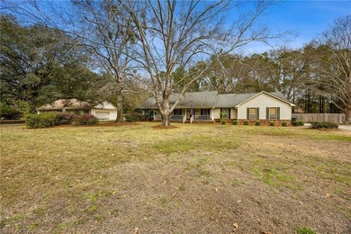 This stunning Shadowlawn Estates home boasts 4-bedroom, 2 - photo 3