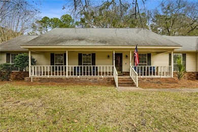 This stunning Shadowlawn Estates home boasts 4-bedroom, 2 - photo 4