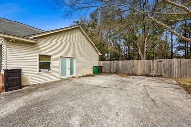 This stunning Shadowlawn Estates home boasts 4-bedroom, 2 - photo 5