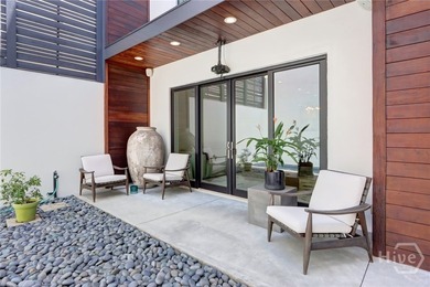 MODERN LIVING - SAVANNAH STYLE! One of Savannah's rare - photo 5