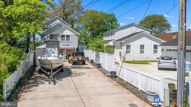 Welcome to 1400 Burke Rd, with over 3000 sq ft of house - photo 2