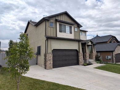 Welcome home to this beautifully maintained Eagle Mountain gem - photo 2