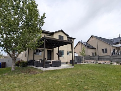Welcome home to this beautifully maintained Eagle Mountain gem - photo 4