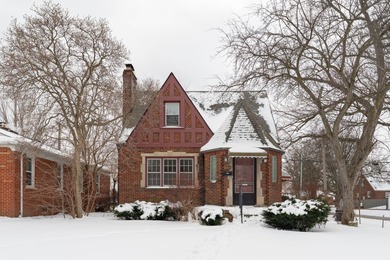 Lake Saint Clair Home Active Under Contract in Harper Woods Michigan