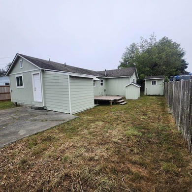 Cute home in an up-and-coming neighborhood. Properties in the - photo 2