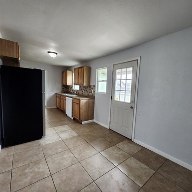 Cute home in an up-and-coming neighborhood. Properties in the - photo 7