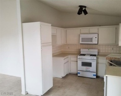 WHAT AN AMAZING HOME W/ RV OR BOAT PARKING ON SIDE OF HOUSE!