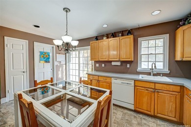 Welcome to 43 Hollins Ln., a charming Colonial home featuring a - photo 11
