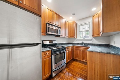 PRIME LOCATION - RENOVATED CONDO IN A WELL-MAINTAINED BUILDING - photo 13