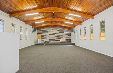 Versatile property with endless potential! Well maintained - photo 14