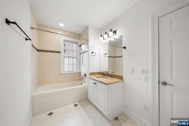 PRIME LOCATION - RENOVATED CONDO IN A WELL-MAINTAINED BUILDING - photo 18