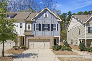Welcome to this beautifully maintained two-story end-unit - photo 1