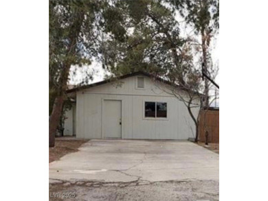 BRAND NEW ROOF!, NEW CARPET, NEWLY REMODELED CABINETS/VANITIES &