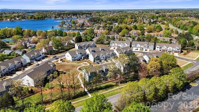 Stunning Townhome in the Heart of Cornelius - Minutes from - photo 3