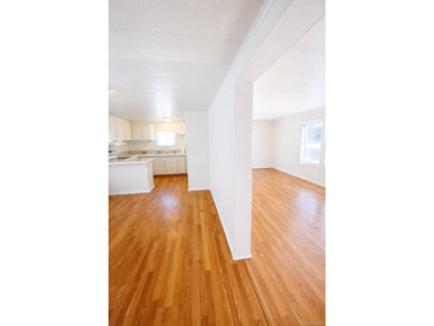 Welcome to easy, low-maintenance living in the desirable - photo 5