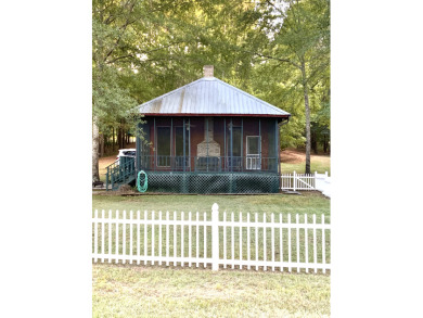 COZY COTTAGE WITH WHITE PICKET FENCE & HUGE SCREENED IN PORCH - Lake Home For Sale in Pachuta, Mississippi