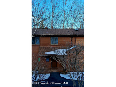 Mill Pond Townhome/Townhouse For Sale in Bushkill Pennsylvania