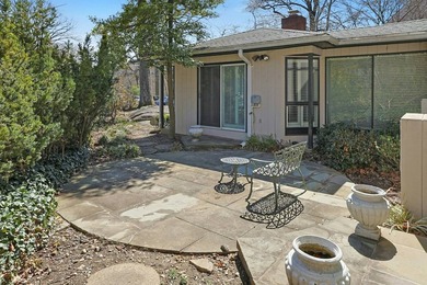 Charming 3-Bd. House with Deck & Patio on Leafy, Private - photo 3