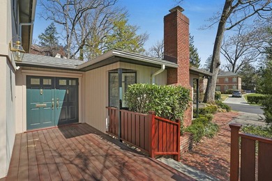 Charming 3-Bd. House with Deck & Patio on Leafy, Private - photo 4