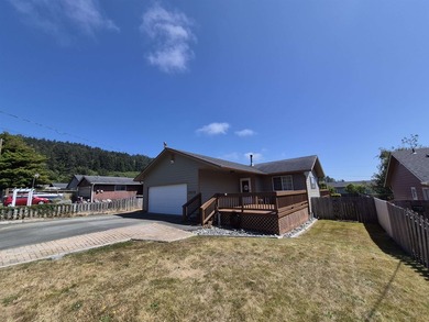 Beautifully Maintained Home Near the Ocean & Redwood National - photo 4