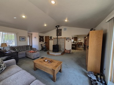 Beautifully Maintained Home Near the Ocean & Redwood National - photo 7
