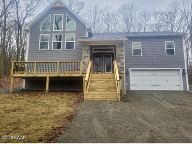 Fawn Lake Home For Sale in Hawley Pennsylvania