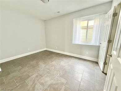 Rare opportunity to own a recently updated 3-bed, 3.5-bath - photo 13