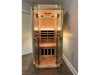 Rare opportunity to own a recently updated 3-bed, 3.5-bath - photo 15